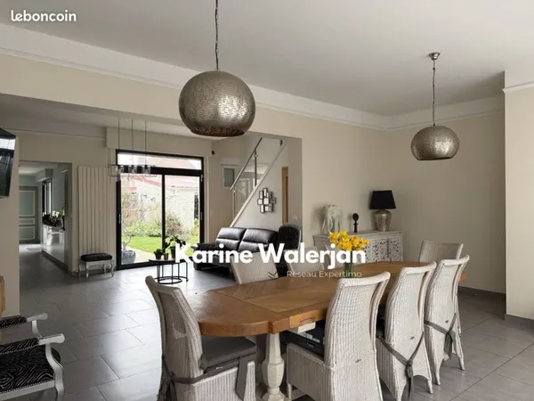 Maison 10 pièces 217 m²