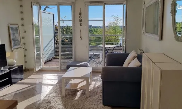 Magnifique F3 avec vue dégagée sur lac, résidence sécurisée