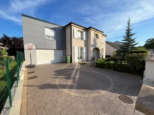Maison 10 pièces 220 m²