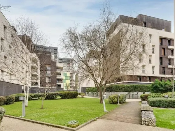 Moderne studio à Bobigny avec parking
