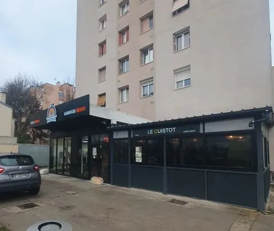 Restaurant avec terrasse couverte