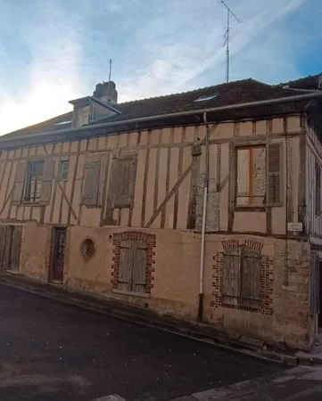 Appartement F4 en duplex - 70 m² - Immeuble XVIIe siècle