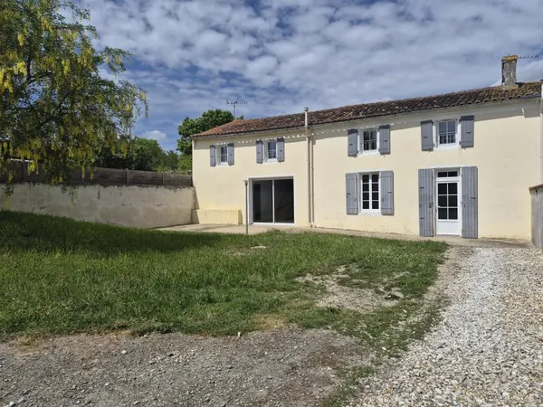 Charentaise rénovée avec garage
