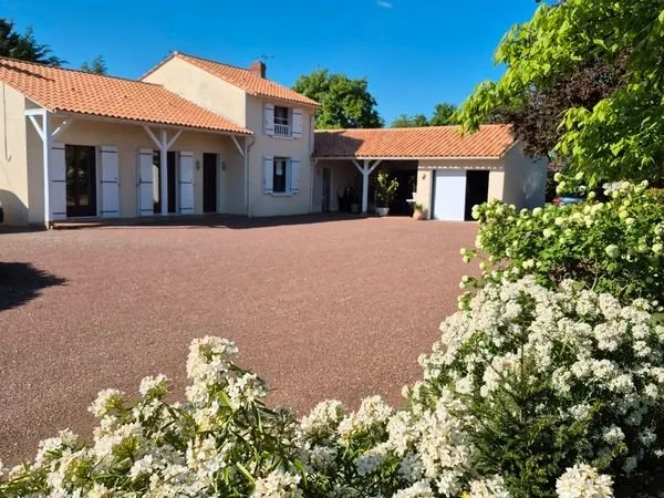 Maison 5pieces 130m2 2460m2 de terrain arboré et clôturé