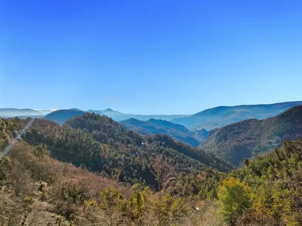 Bâtisse 420 m2, 19 pièces, à 30 min de Nice