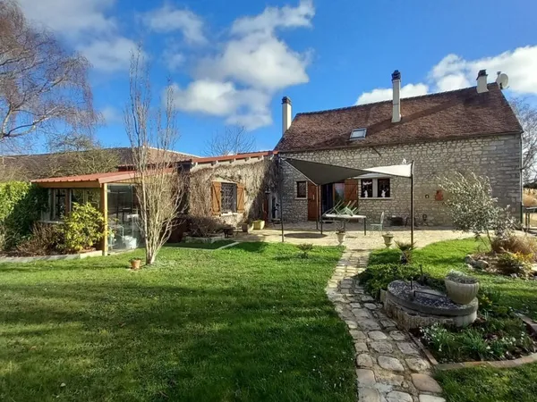 2 mns SAINT PIERRE LES NEMOURS Maison ancienne fermette rénovée parfait état