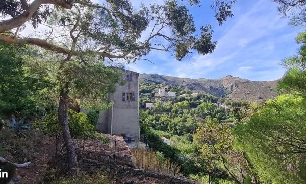 Maison de village vue mer et montagne avec jardin