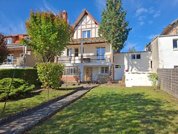 Maison 95 m2 SUR SOUS-SOL TOTAL, terrain de 705 m2 en plein