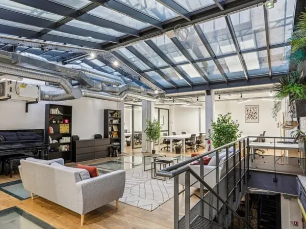 Bureaux 704 m²