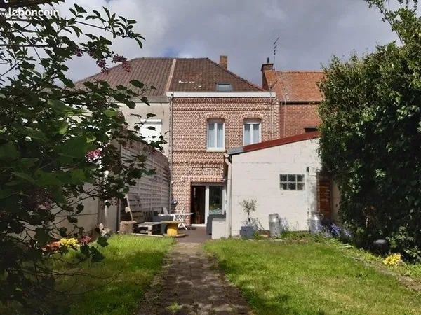Maison de ville, 88m², 4 chambres, jardin, accès sur 2 rues