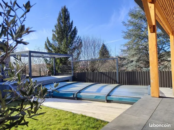 Rare aux portes du centre-ville d'Aurillac Belle maison familiale spacieuse et lumineuse avec presta