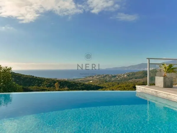 Villa 6 pièces 210 m²