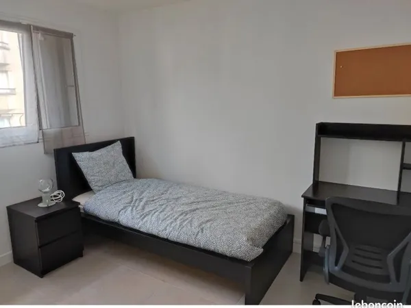 Une chambre disponible - colocation de 3 chambres