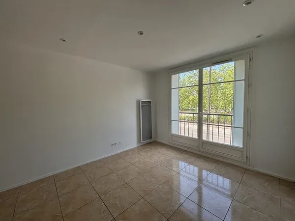 LOCATION VENISSIEUX 69200 - Appartement T3 au 1er étage - refait à neuf