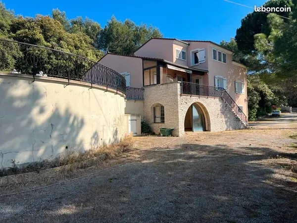 Maison 6 pièces 260 m²