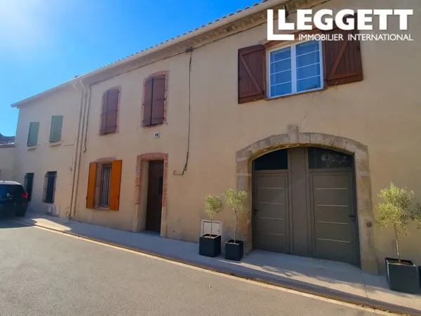 Deux habitations indépendantes : maison de village 4 chambres, cour et piscine, plus appartement 2 c