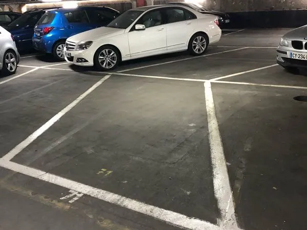 Loue emplacement de parking rue Cardinet (75017)