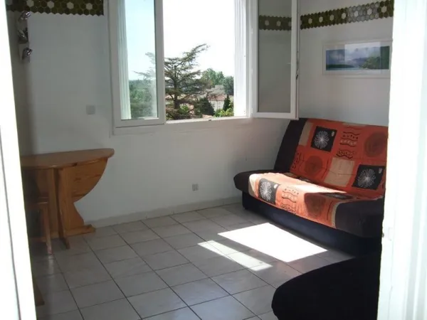 Meublé 28 m2 au pied du tram Montpellier RESTANQUE