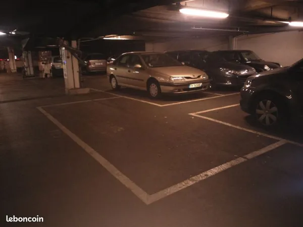 Grande place de parking à louer - Courbevoie La Défense
