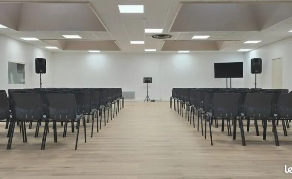 Salles de séminaire, de réunion ou de conférence