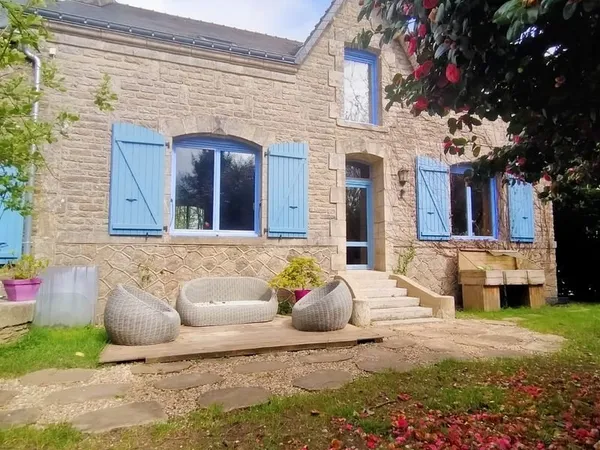 Îlot au milieu des champs à 10 mn de Locminé