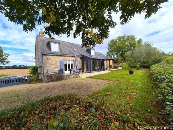 A 5 mn env de GORRON, belle maison en pierres, 4 chambres sur terrain de 28770 m2