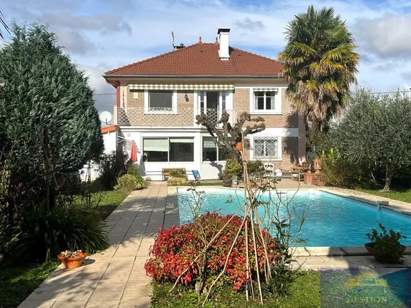 LALOUBERE - MAISON JARDIN PISCINE VUE MONTAGNES