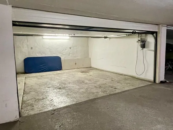 Garage double carré d'or