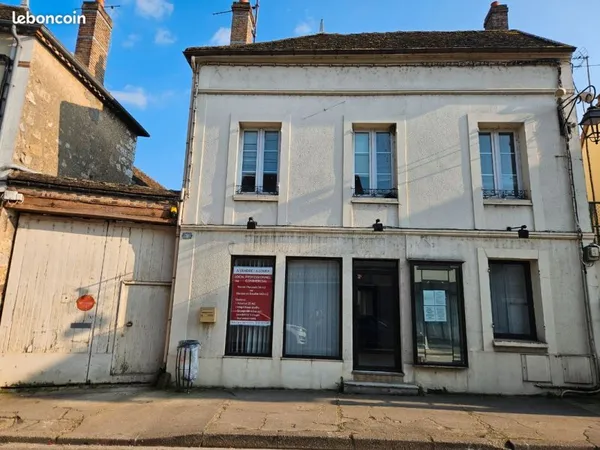 Locaux Pro avec boutique 142 m2 hypercentre PONT-SUR-YONNE + dépendancess