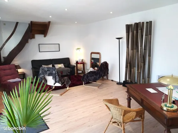LONS-LE-SAUNIER, A vendre au centre-ville, un local professionnel de plain pied avec stationnement