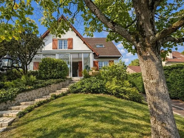PROXIMITE BREUILLET ! PAVILLON FAMILIAL SUR SOUS-SOL TOTAL !