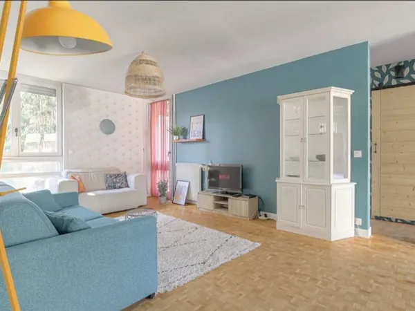 Loue appartement rénové et meublé
