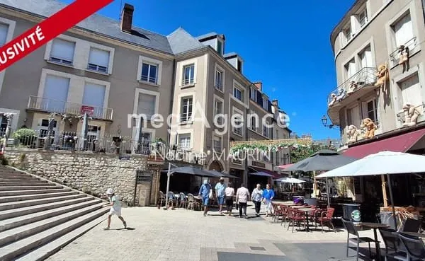 Blois Place Louis XII appartement de 192 m². A rénover