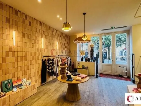 Local commercial 280 m²