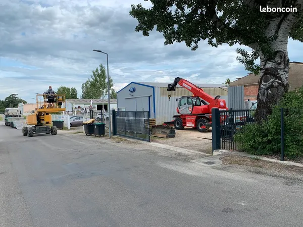 Bâtiment de stockage 300 m2 clos CAUSSADE Z.I