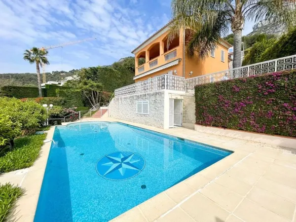 Villa 6 pièces 145 m²