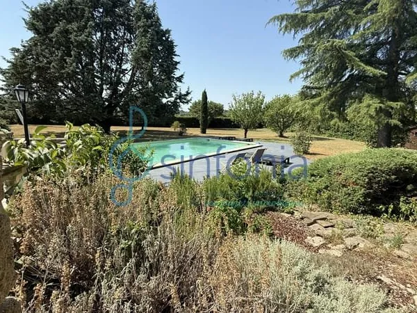 MAISON DANS UN ENVIRONNEMENT EXCEPTIONNEL A SAINT QUENTIN LA