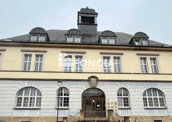 Centre-ville : local médical de 142 m² avec parking et revenu locatif