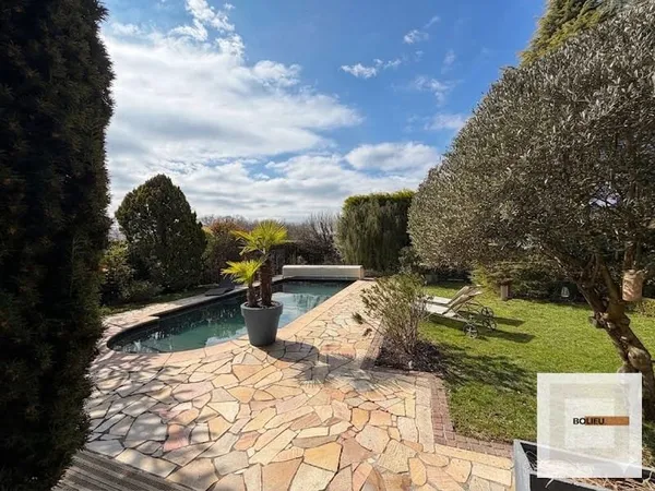 Maison 7 pièces 250 m²