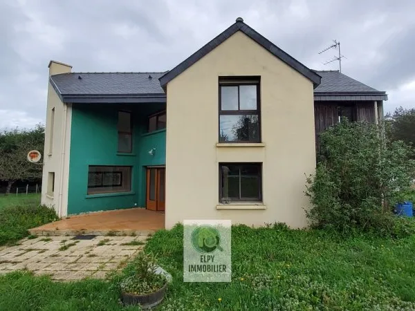 Maison d'architecte de 140m² - 6 pièces - 5 chambres - Terrain de 3365m² - LAILLE
