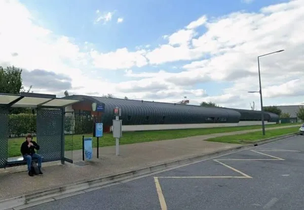 Local commercial 796 m²