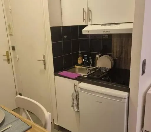 À LOUER - Studio meublé 15 m² - Rez-de-chaussée - Calme