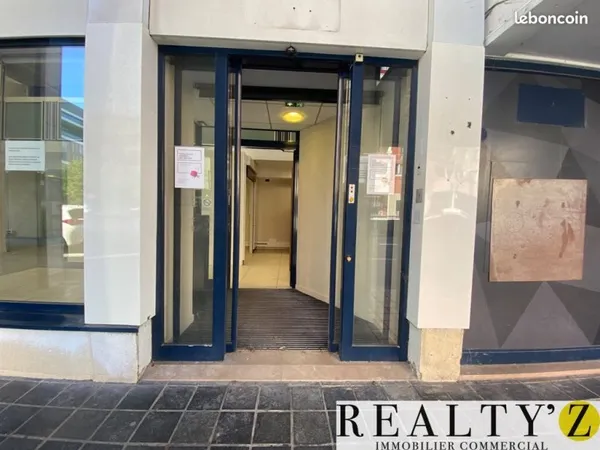 Local commercial 220 m²