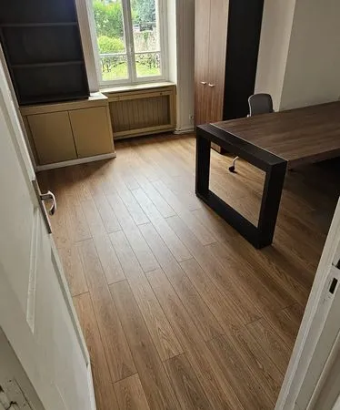 À louer - Local professionnel/commercial - Montfort l'Amaury (78490). 27 m² avec espaces communs de 