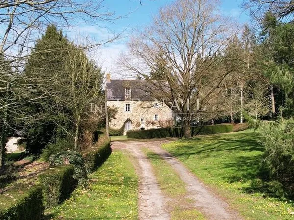 Manoir rural du XVIème dans la campagne des Marches de Bretagne