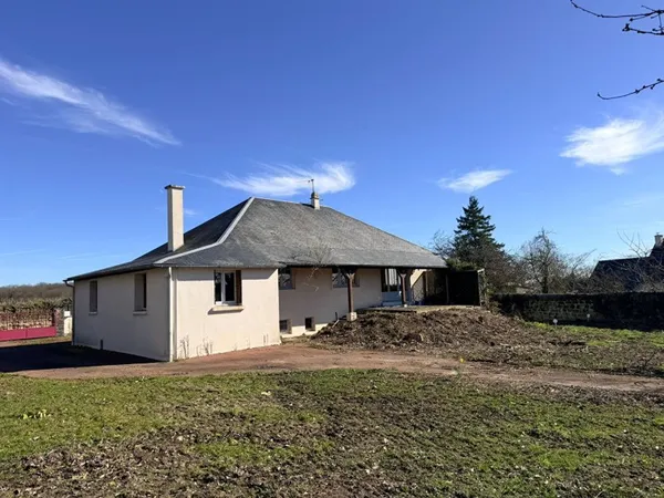 Maison sur sous sol à fort potentiel avec jardin - Distré proche Saumur