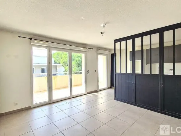 APPARTEMENT F3 + LARGE TERRASSE