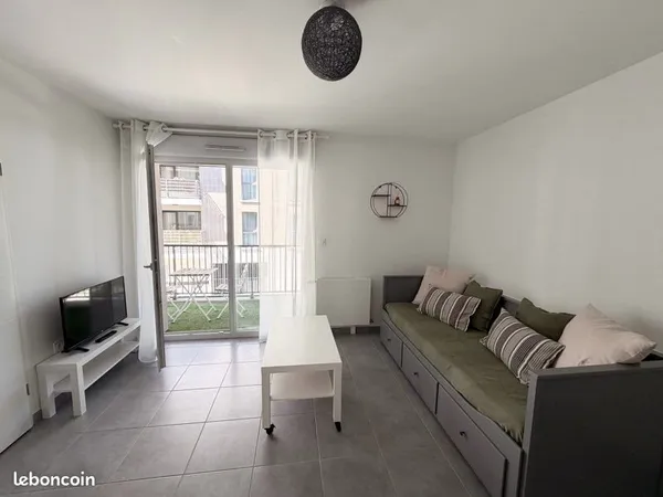 Studio avec garage et balcon
