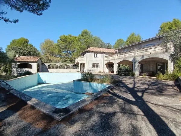 Maison 4 pièces 300 m²