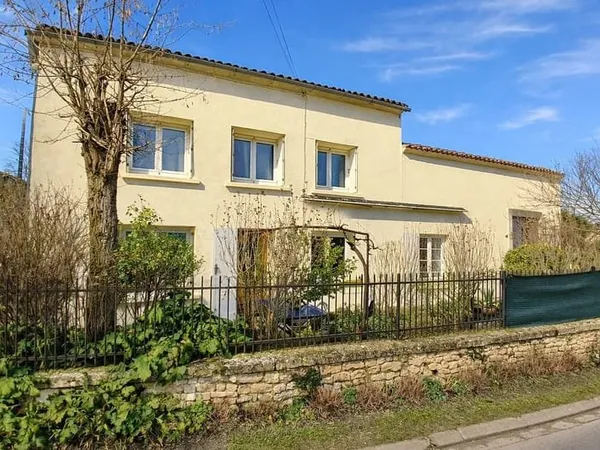 Magnifique maison en pierre avec un énorme potentiel